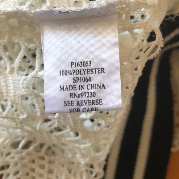 Women’s white lace hooded top, ALMOST FAMOUS - Picture 4 of 4